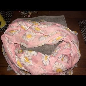 Daisy Scarf